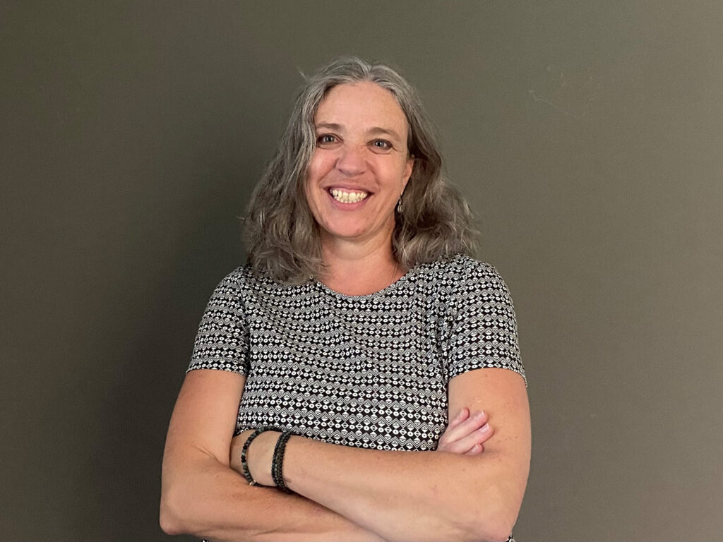 Brigitte Mangler arbeitet in der Näherei und im Verkauf