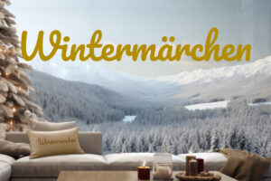 Gemütliches Wohnzimmer mit Weihnachtsbaum und Kissen mit Aufschrift Wintermärchen