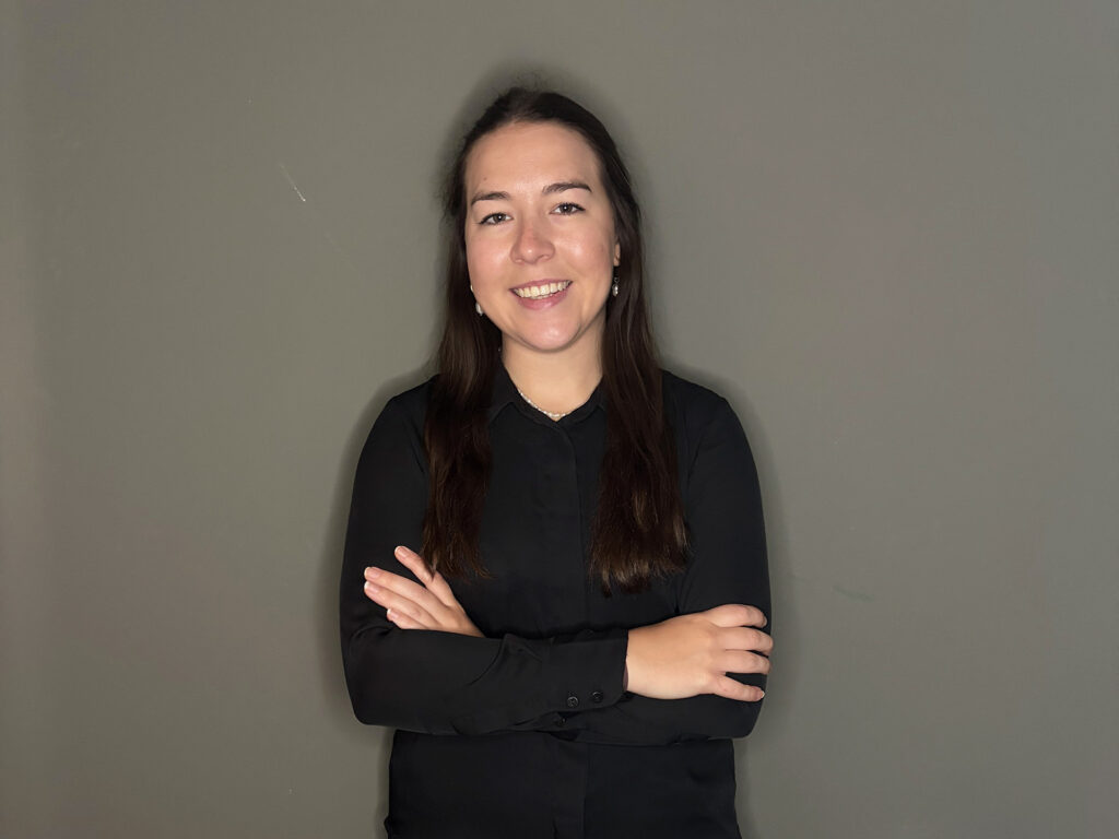 Simona Meier, Näherin bei Schiess Wohntextil